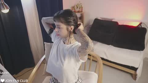   jmaybe e online show from November 28, 2:09 pm