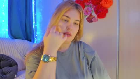 Snapshot of jansylines chatting on December 19, 8:44 pm JansyLines online show from December 19, 8:44 pm