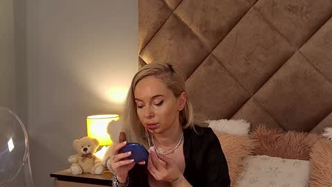 jaquelinemerlot online show from December 10, 7:16 am