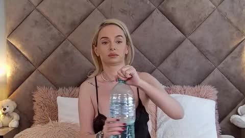 jaquelinemerlot online show from February 3, 10:47 am