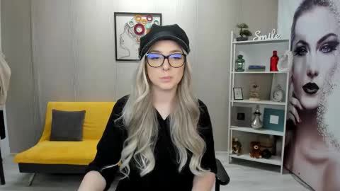 Snapshot of jaquelinlaurent chatting on September 19, 6:52 pm JaquelinLaurent online show from September 19, 6:52 pm