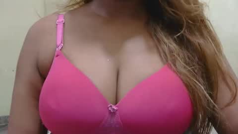 Snapshot of jasmeen_love143 chatting on April 27, 7:06 am jasmeen online show from April 27, 7:06 am