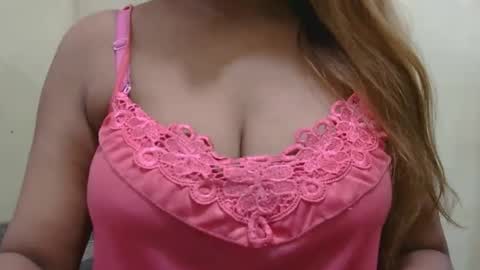 Snapshot of jasmeen_love143 chatting on May 8, 7:46 am jasmeen online show from May 8, 7:46 am