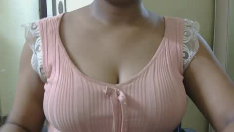 Snapshot of jasmeen_love143 chatting on June 29, 7:25 am jasmeen online show from June 29, 7:25 am