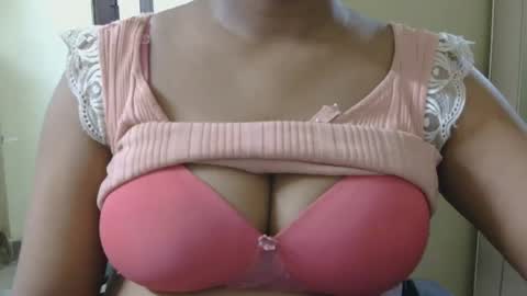 Snapshot of jasmeen_love143 chatting on June 30, 8:10 pm jasmeen online show from June 30, 8:10 pm