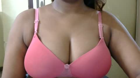 Snapshot of jasmeen_love143 chatting on July 16, 9:48 am jasmeen online show from July 16, 9:48 am