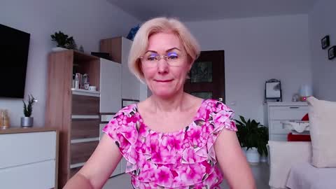 Snapshot of jasmin18v chatting on February 4, 7:14 am Jasmin room for people 40 online show from February 4, 7:14 am