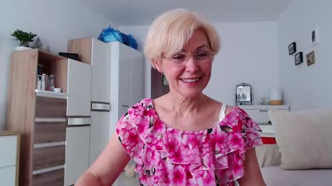 Snapshot of jasmin18v chatting on February 26, 12:37 pm Jasmin room for people 40 online show from February 26, 12:37 pm