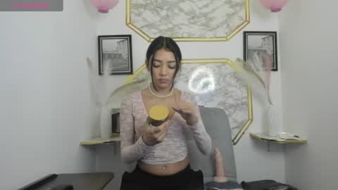 Snapshot of jaulyn_18 chatting on June 28, 6:58 pm Jaulyn online show from June 28, 6:58 pm