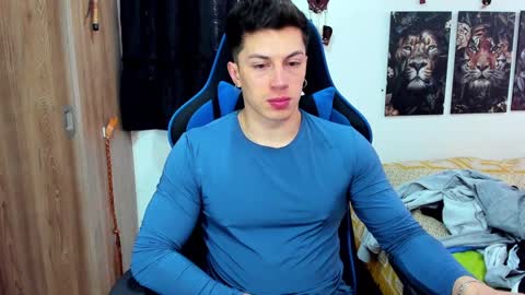 Javier online show from December 11, 7:57 pm