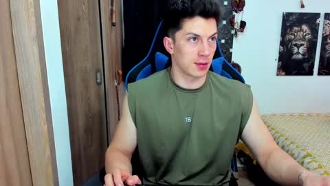 Javier online show from December 18, 8:25 pm