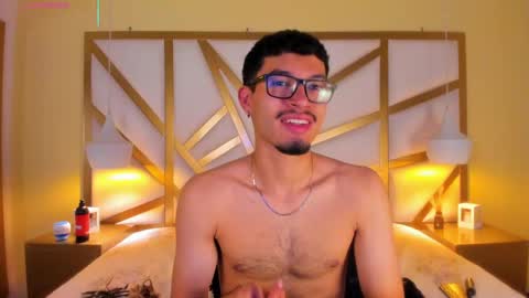 Snapshot of jaxon_carter chatting on June 10, 2:34 am jaxon_carter online show from June 10, 2:34 am