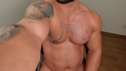 Snapshot of jaxonhunk chatting on December 10, 2:59 am JaxonHunk online show from December 10, 2:59 am