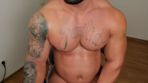 Snapshot of jaxonhunk chatting on December 11, 3:45 am JaxonHunk online show from December 11, 3:45 am