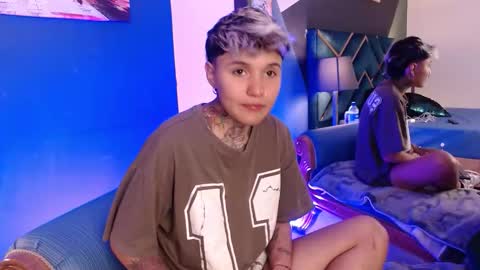 Snapshot of jaxwolf_ chatting on January 17, 3:33 am JAX online show from January 17, 3:33 am