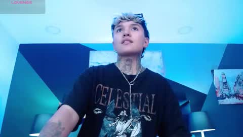 Snapshot of jaxwolf_ chatting on February 4, 3:23 am JAX online show from February 4, 3:23 am