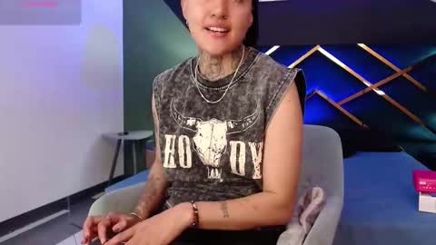 Snapshot of jaxwolf_ chatting on February 7, 3:32 am JAX online show from February 7, 3:32 am