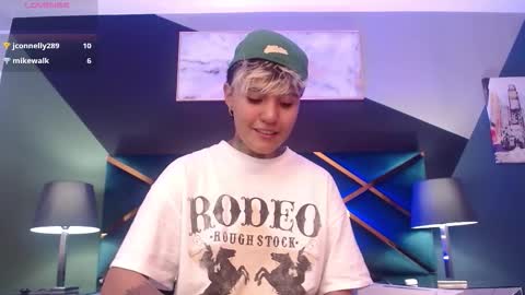 Snapshot of jaxwolf_ chatting on February 8, 3:43 am JAX online show from February 8, 3:43 am