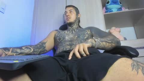 Snapshot of jaxxon22cm chatting on April 22, 4:41 pm Michael independient model online show from April 22, 4:41 pm