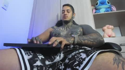 Snapshot of jaxxon22cm chatting on May 24, 1:16 pm Michael independient model online show from May 24, 1:16 pm