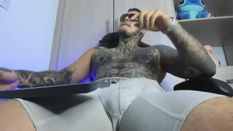 Snapshot of jaxxon22cm chatting on May 26, 8:38 pm Michael independient model online show from May 26, 8:38 pm
