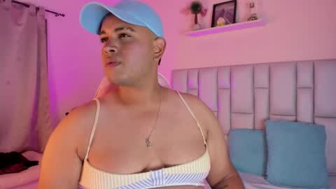 Snapshot of jay_kross1 chatting on February 14, 1:35 am jayyy online show from February 14, 1:35 am