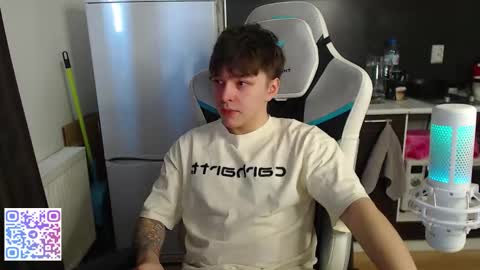 Snapshot of jayce_icestone chatting on February 25, 8:35 am Jayce online show from February 25, 8:35 am