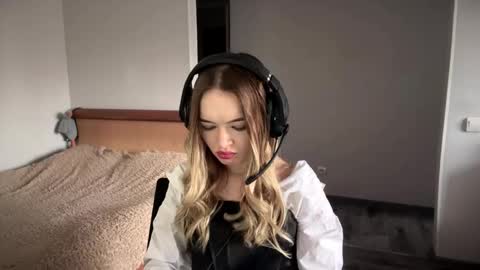 Snapshot of jayooten chatting on November 13, 8:46 am Hi Im Mishel 18 years old online show from November 13, 8:46 am