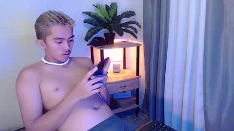 jaysee_hugecox online show from May 5, 5:15 am