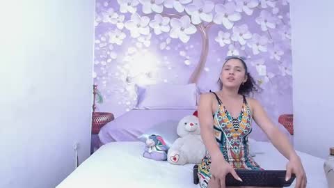 Snapshot of jazmin_and_star chatting on May 21, 7:43 pm jazmy and star online show from May 21, 7:43 pm