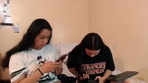 Snapshot of jazmin_dharius chatting on July 5, 4:19 am Jazmin and Scarlett online show from July 5, 4:19 am