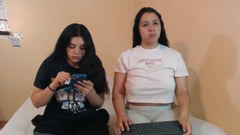 Snapshot of jazmin_dharius chatting on July 10, 9:01 am Jazmin and Scarlett online show from July 10, 9:01 am