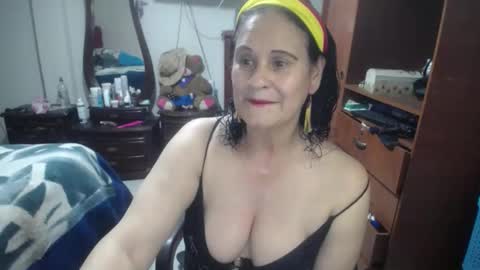 Snapshot of jazmin_rios chatting on May 1, 4:11 pm jazmim online show from May 1, 4:11 pm