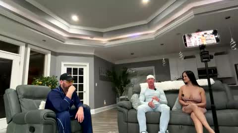 jazmine_jr_cruz online show from February 27, 3:28 am