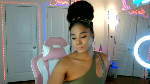 Snapshot of jazminefox chatting on June 23, 7:56 pm Jazmine Fox online show from June 23, 7:56 pm