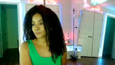 Snapshot of jazminefox chatting on June 25, 7:40 pm Jazmine Fox online show from June 25, 7:40 pm