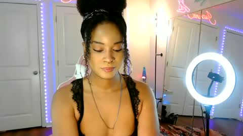 Snapshot of jazminefox chatting on July 7, 8:13 pm Jazmine Fox online show from July 7, 8:13 pm