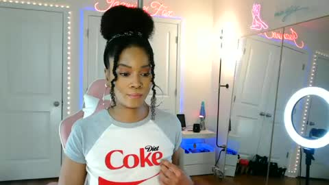 Snapshot of jazminefox chatting on August 4, 6:43 pm Jazmine Fox online show from August 4, 6:43 pm