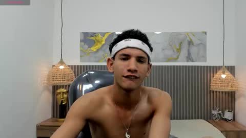 jdwhite18 online show from March 29, 6:02 am