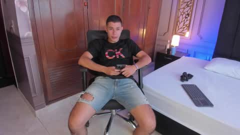 Snapshot of jealous_alfer chatting on February 7, 7:39 pm Alfer online show from February 7, 7:39 pm