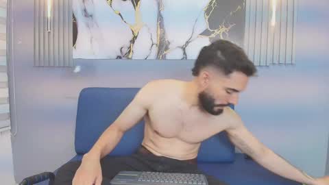 Snapshot of jean_lewis2 chatting on February 24, 9:24 pm JEAN online show from February 24, 9:24 pm