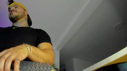 Snapshot of jean_lopez chatting on June 1, 6:59 am Jean axelcrow Modelo Independiente online show from June 1, 6:59 am