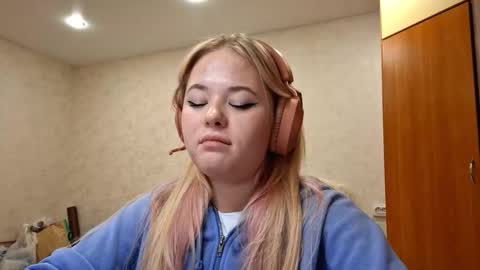 Snapshot of jeanesochan chatting on October 20, 2:17 pm Sofia online show from October 20, 2:17 pm