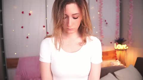 Snapshot of jeanetterudnitski chatting on May 19, 4:19 am Hello im Mary 3 online show from May 19, 4:19 am