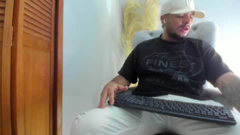 Snapshot of jeann_alex chatting on June 26, 2:05 am Jean alex online show from June 26, 2:05 am