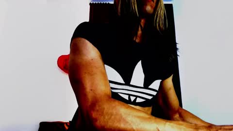 Snapshot of jeanys_sneider chatting on February 15, 10:55 am Jeays online show from February 15, 10:55 am