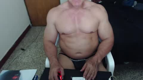 Snapshot of jefmuscletw chatting on February 3, 12:04 am brayam online show from February 3, 12:04 am