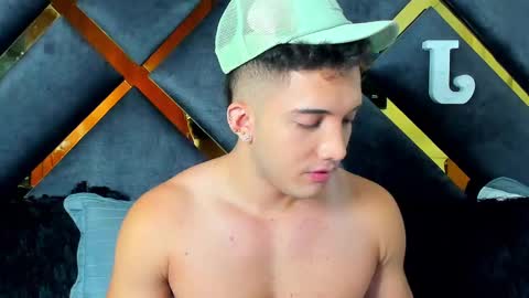 Snapshot of jeicob_stone1 chatting on December 15, 6:48 pm JEICOB STONE online show from December 15, 6:48 pm