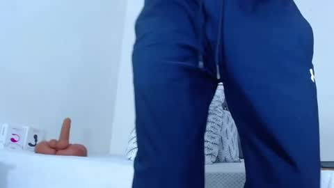 jeilertthh online show from August 1, 7:46 pm