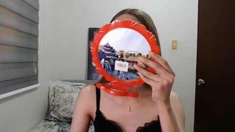 Snapshot of jelayasianxx chatting on February 18, 2:27 am Lexie online show from February 18, 2:27 am